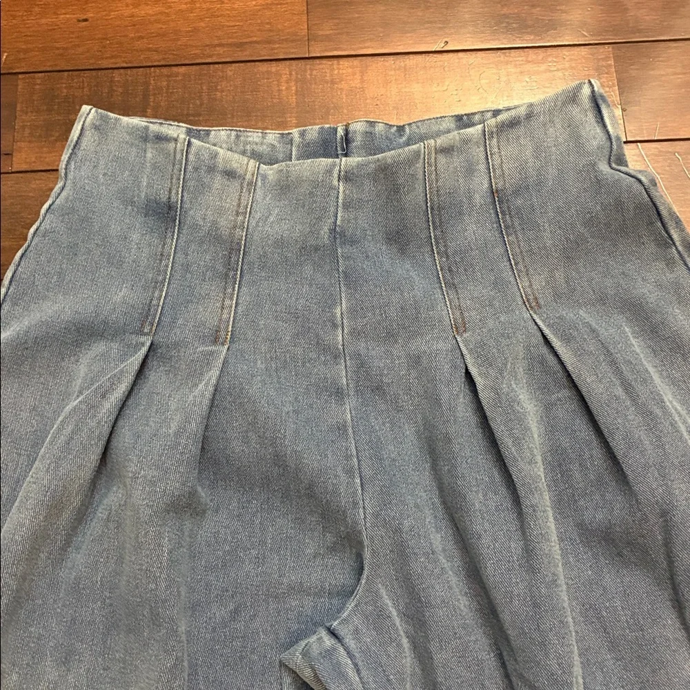 Wide leg Pleated Jean Back zip Light to medium wash Modern Women L Baggy Stretch - Picture 3 of 12